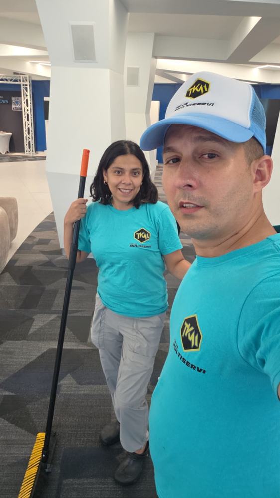 Equipo de TEK-LIM MULTISERVI